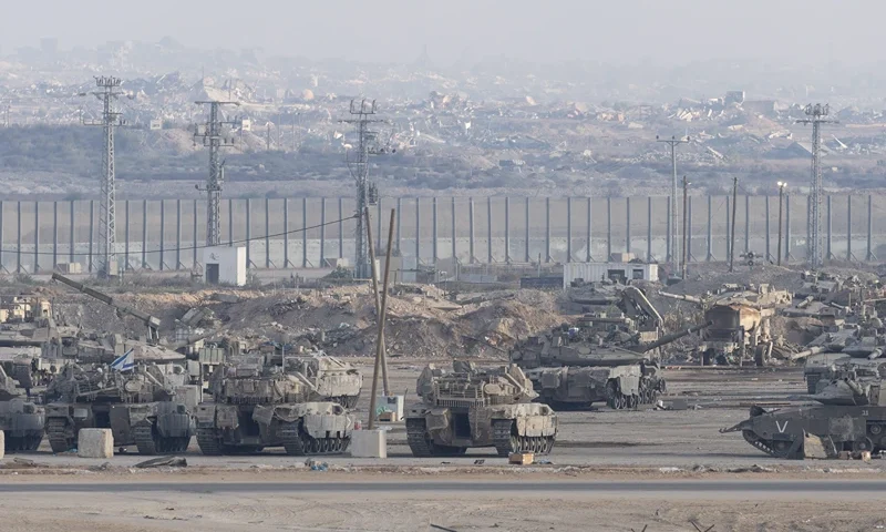 SOUTHERN ISRAEL, ISRAEL - OCTOBER 29: Israeli tanks stand near the border with the Gaza Strip as seen from a position on the Israeli side of the border on October 29, 2025 in Southern Israel, Israel. Israeli Prime Minister Benjamin Netanyahu ordered "immediate, powerful" strikes on Gaza Tuesday, after his office accused Hamas of violating the terms of the ceasefire agreement for returning remains that Israel says do not belong to any of the 13 unaccounted for hostages. The announcement of strikes followed reports of fighting in Rafah near the "yellow line" demarcating territory under IDF control in Gaza, according to the US-brokered ceasefire agreement that came into affect on October 10. (Photo by Amir Levy/Getty Images)