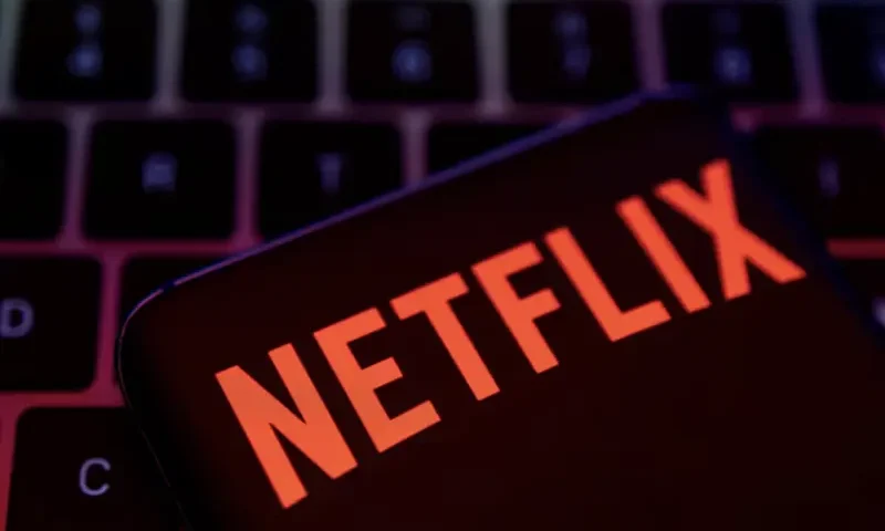 Smartphone with Netflix logo is placed on a keyboard in this illustration taken April 19, 2022. REUTERS/Dado Ruvic/File Photo